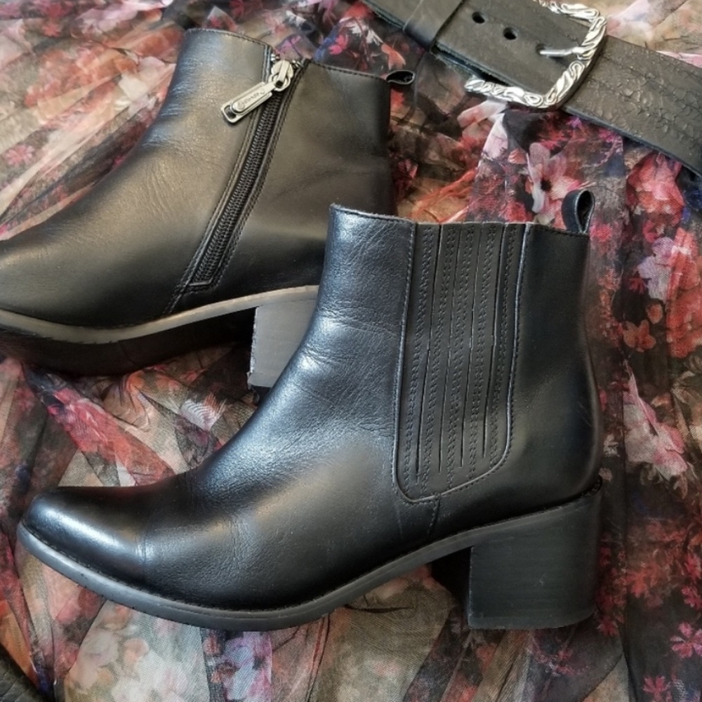 Blondo Black Leather Booties Size 8.5